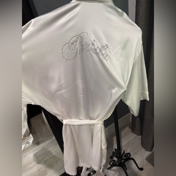 Victoria Secret White silk Bridal Robe. Like new - Picture 8 of 11